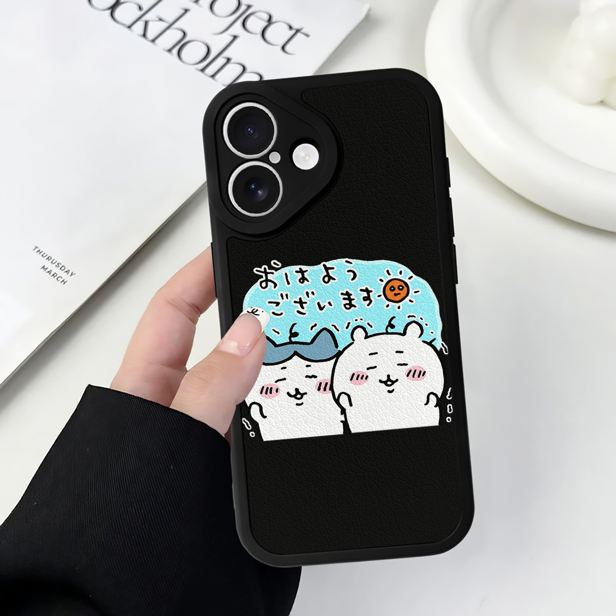 （画像用） ちいかわ ハチワレ Chii-kawa hachiware 【iPhone 16シリーズ対応】シリコンスマホケース（レザー調） 材質：シリコン